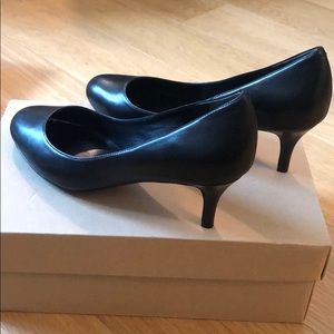 Never worn Cole Haan/Nike Air black pumps